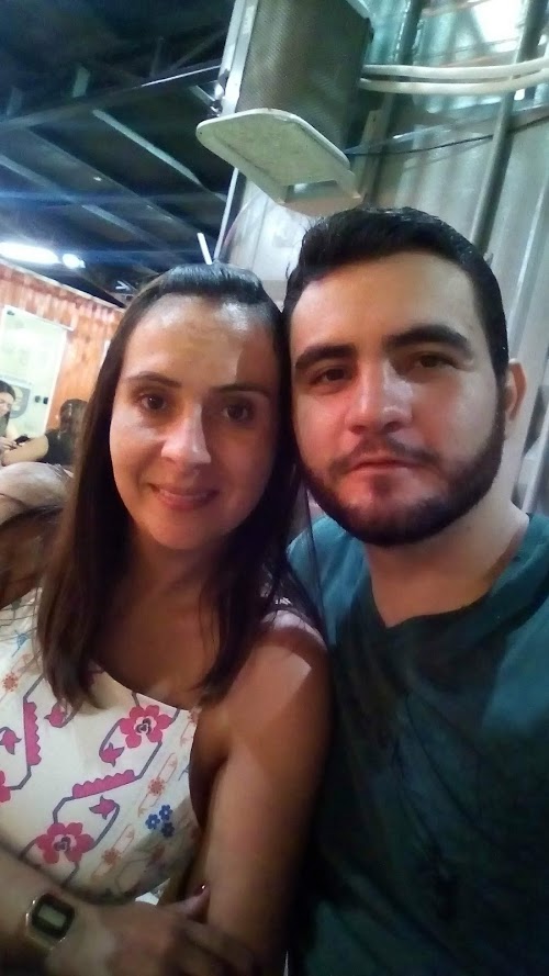 Cada um encontra o seu, mas cada um tem um caminho diferente. Sei que tô de boa com o sucesso aqui ao lado da minha gata. Tudo o que você precisa é ser feliz.