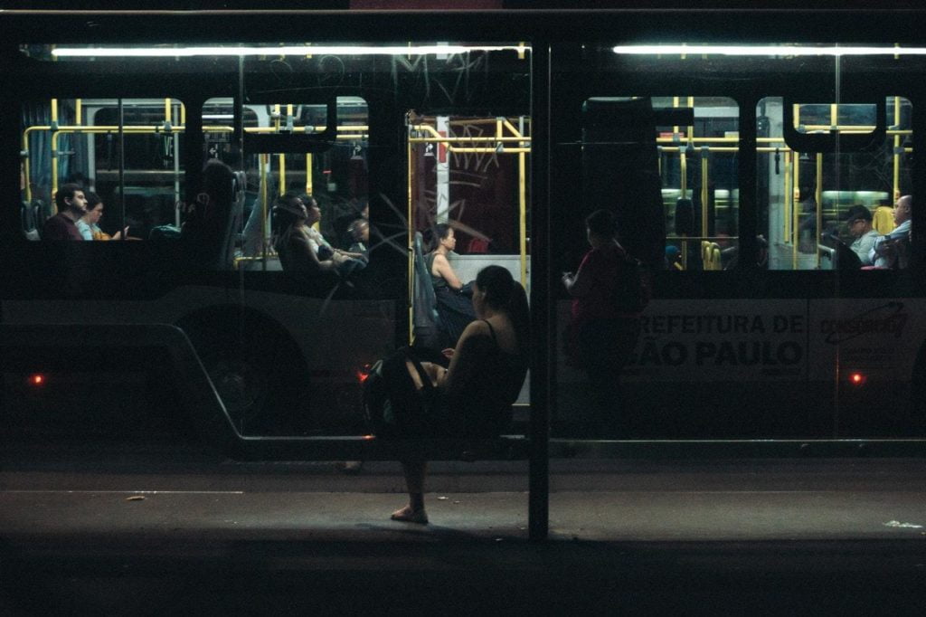 Melhor que olhar pro vazio e ficar pensando na “morte da Cabrita”, você pode usar o tempo de translado para descobrir como treinar o cérebro.